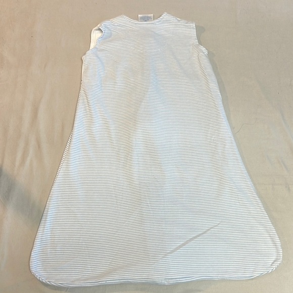 Halo Gray and White Sleep Sack with Soft Animal Design - Picture 3 of 3